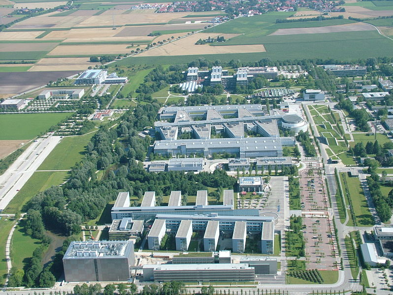Image of TUM Garching campus, adapted from original image Graf-flugplatz – Eigenes Werk Forschungsgelände TU-München Garching, CC BY-SA 3.0.